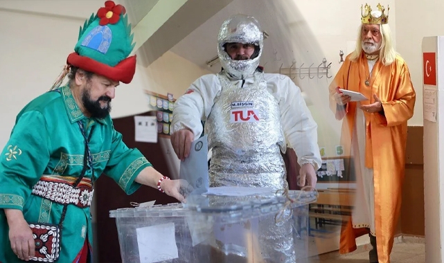 Sandık başından ilginç görüntüler: Kral da var astronot da