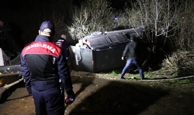 Şarampole devrilen ticari aracın sürücüsü hayatını kaybetti