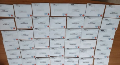 Şehitlerin isimlerinin yazılı notla yetimlere gıda çeki dağıtıldı