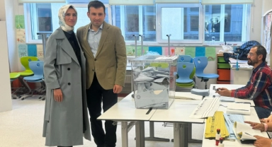 Selçuk ve Sümeyye Bayraktar çifti oylarını kullandılar