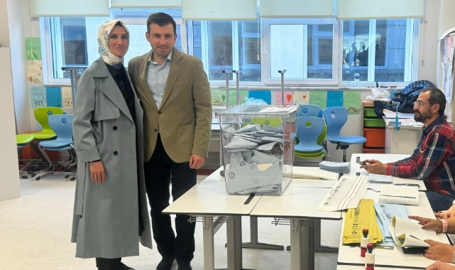 Selçuk ve Sümeyye Bayraktar çifti oylarını kullandılar