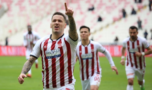 Sivassporlu Rey Manaj gol sayısını 19’a yükseltti