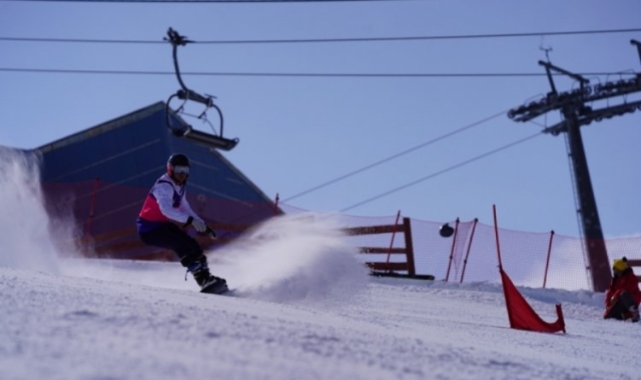 Snowboard'da ilk madalyalar sahiplerini buldu