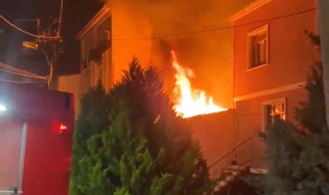 Sultanbeyli'de bir ev alev alev yandı