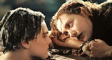 Titanik filmindeki kapı rekor fiyata satıldı