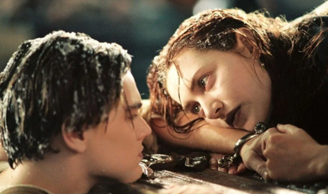 Titanik filmindeki kapı rekor fiyata satıldı