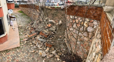 Tokat’ta istinat duvarı devrildi