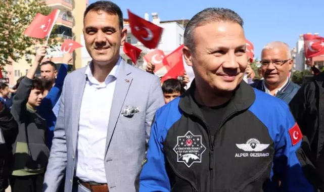 Türkiye’nin ilk astronotu Alper Gezeravcı öğrencilerle buluştu!