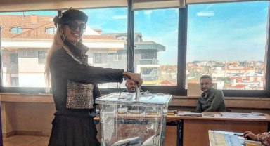 Ünlü isimler oylarını kullandı