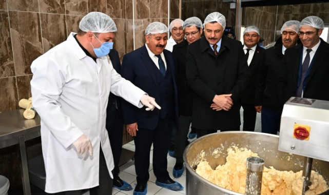 Üreten kadınlardan günde 5 ton çiğ süt işlemi