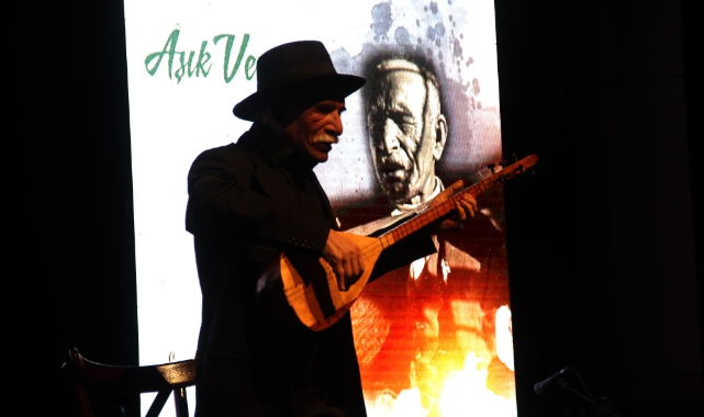 Vefatından 51 yıl sonra robotu sahnede konser verdi