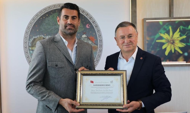 Volkan Demirel’e, Hatay fahri hemşerilik beratı verildi
