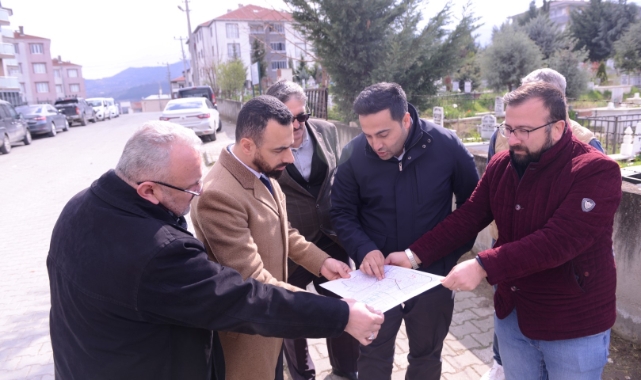 Yeniceköy'de yol kaplama ve tretuvar çalışmaları sürüyor