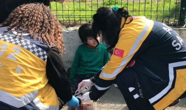 Yola atlayan 4 yaşındaki çocuk, otomobilin altında kaldı