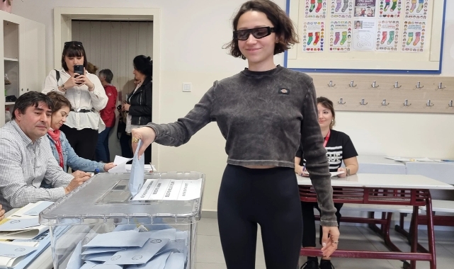Zeynep Bastık, beklemek istemeyince asistanı bekledi