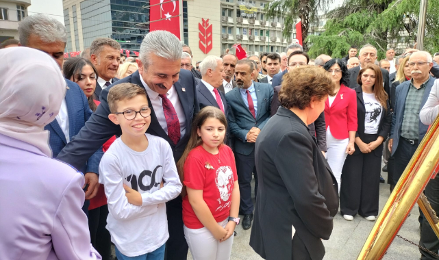 CHP Bursa'dan 23 Nisan'da Ata'ya çelenk