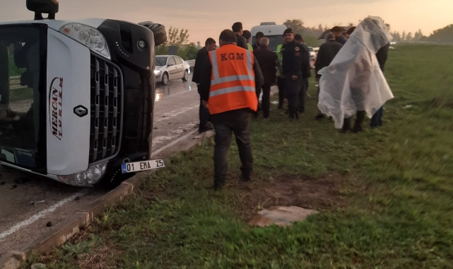 Adana'da minibüs devrildi: 5 yaralı