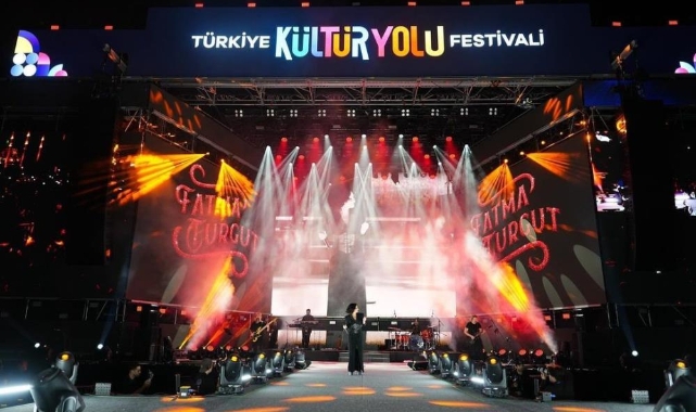 Adanalılar Fatma Turgut konseri ile coştu