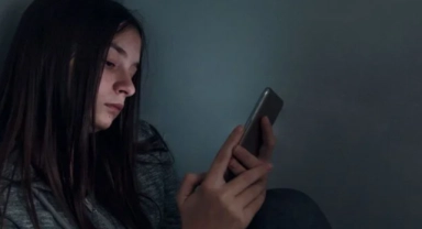 Akıllı telefon bağımlısı çocuklarda daha çok görülüyor!