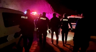 Alacaklısının mezarını açıp, cesedini yakmaya çalıştı