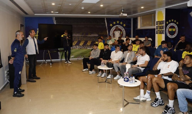 Ali Koç ve yönetim kurulu, futbol takımıyla bir araya geldi