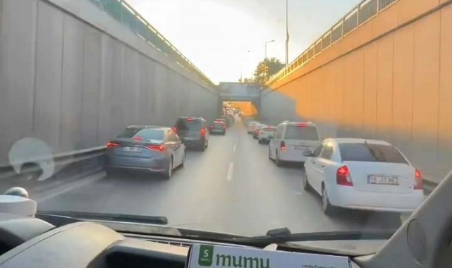 Ambulansa fermuar sistemi ile yol verdiler