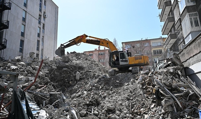 Ankara'da bina çöktü: Enkazda arama çalışmaları sürüyor