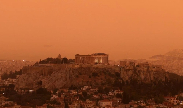 Atina'da Afrika'dan taşınan çöl tozu etkili oluyor
