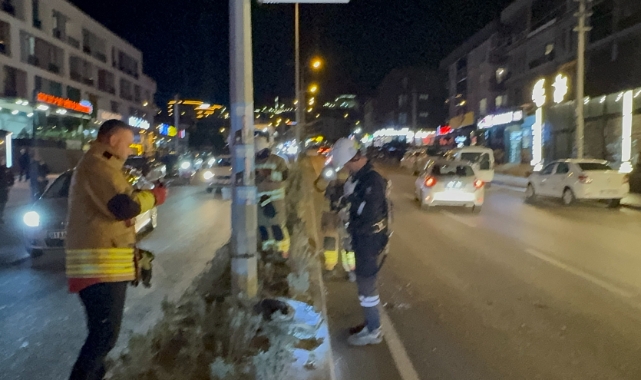Aydınlatma lambası alev alev yandı