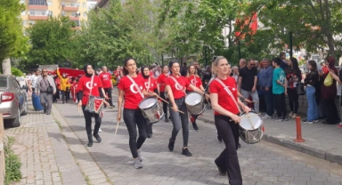 Bando kuran veliler, mahalleye 23 Nisan coşkusu yaşattı