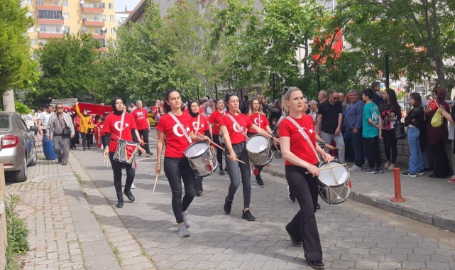 Bando kuran veliler, mahalleye 23 Nisan coşkusu yaşattı
