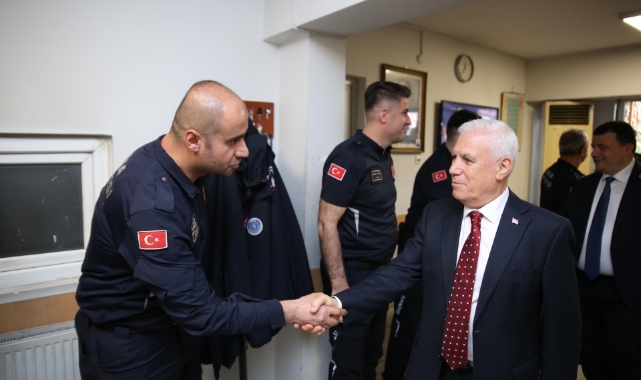 Başkan Bozbey'den Büyükşehir çalışanlarına bayram ziyareti