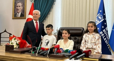 Başkan Bozbey koltuğunu çocuklara devretti