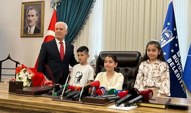 Başkan Bozbey koltuğunu çocuklara devretti