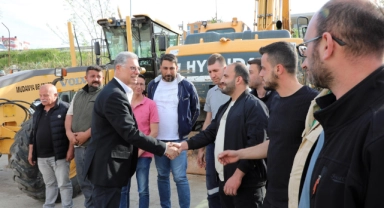Başkan Deniz Dalgıç belediye çalışanlarıyla bayramlaştı