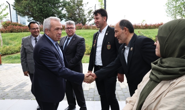 Başkan Özdemir şehit yakınlarını ve gazileri ziyaret etti
