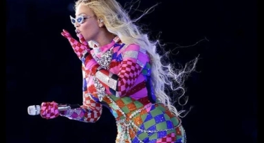 Beyonce'nin yeni albümü zirvede!