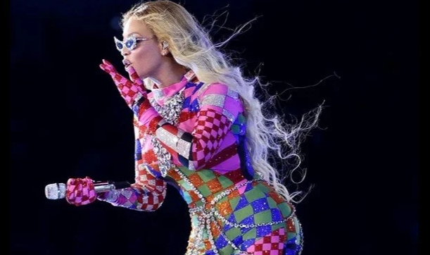 Beyonce'nin yeni albümü zirvede!