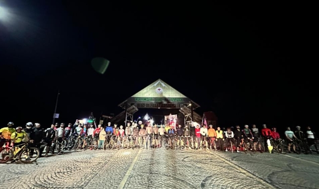 Bisiklet tutkunları Uludağ’a pedal çevirdi