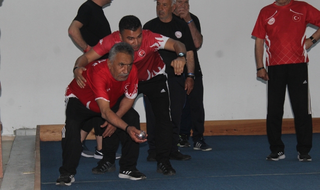 Bocce sporunun ihtiyar delikanlıları Alanya’da yarıştı