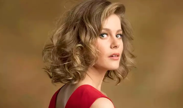Burcu Biricik deniz sezonunu açtı