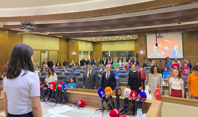 Bursa Büyükşehir Meclisi'ni minikler devraldı