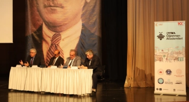 Bursa’da ’21. Yüzyılda Öğretmen Olmak’ konulu panel düzenlendi