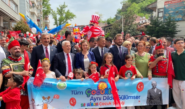 Bursa'da 7'den 70'e herkes 23 Nisan için yürüdü