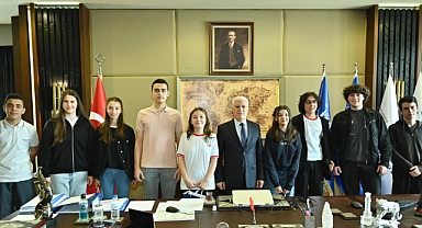 Bursa'da başarılı çocuklar ödüllendirildi