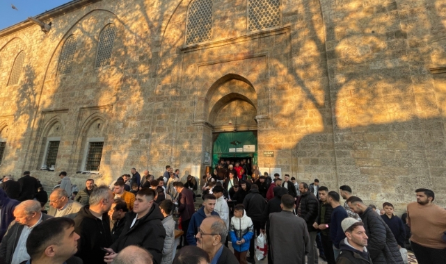 Bursa'da binlerce vatandaş camilere akın etti