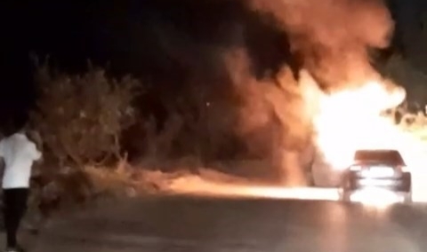 Bursa'da otomobiller bir anda alevler içinde kaldı