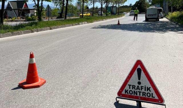 Bursa Emniyeti trafik denetimlerine son gaz devam ediyor