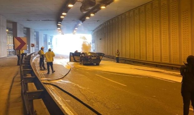 Çağlayan Tüneli’nde yangın: Trafik kilitlendi