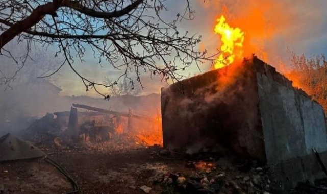 Çankırı'da korkutan yangın: 2 ev ve 3 ahır küle döndü